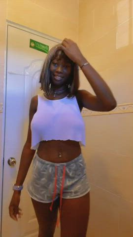 braless dancing ebony pokies gif
