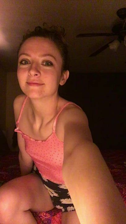 Do you like my top better on or off? 💞
