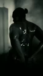 I know you guys will love an oily ass and back with thicc shoulders