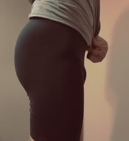Do you like my new shorts? 🍑😋