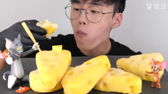 치윤_톰과제리 치즈케이크 ASMR 먹방-1