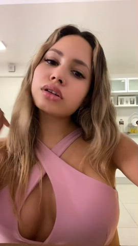 Wanna sit on your face for a few hours… 🍑