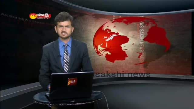 Girls slap and beat up eve teaser with sandal in Uttar Pradesh