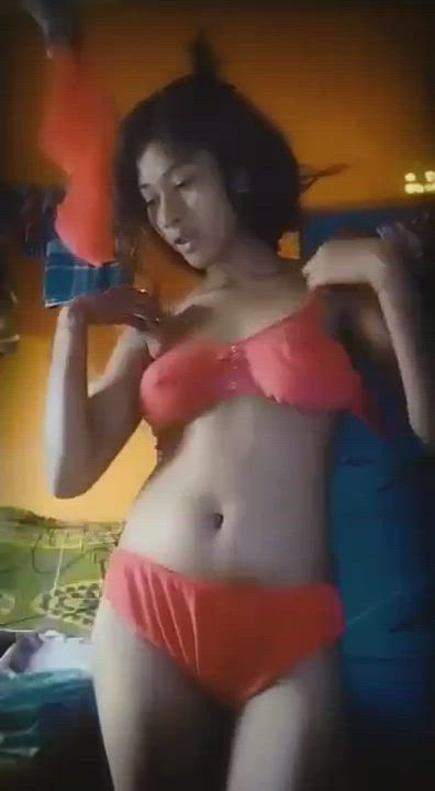 EXTREMELY CUTE BABE DANCING AND STRIPPING HER CLOTHES [LINK IN COMMENT] ??