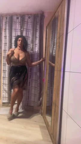 Meet me in the bedroom so mummy can make you cum.