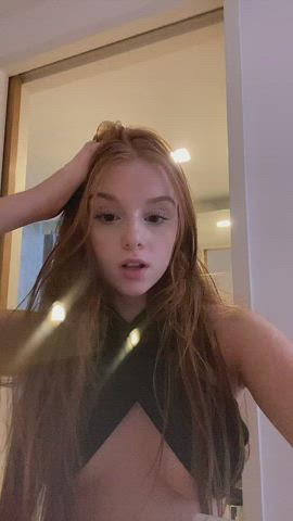Readhead underboob