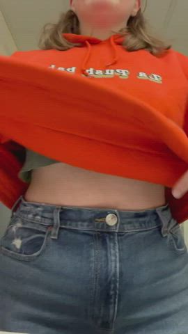 Titty drop in public, on my way to becoming a public nuisance 😈