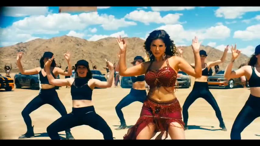 Mesmerising Sunny Leone
