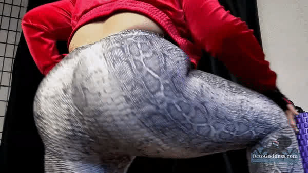 ass bbw big ass booty curvy leggings milf workout gif