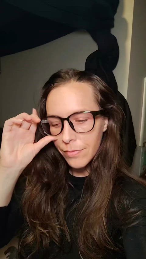 brunette camgirl glasses silly cam-girls girls-with-glasses shortstack gif