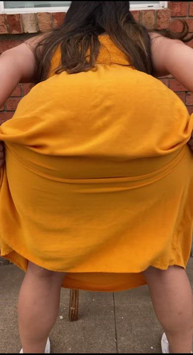 Shaking my fat ass in a sundress 🍑
