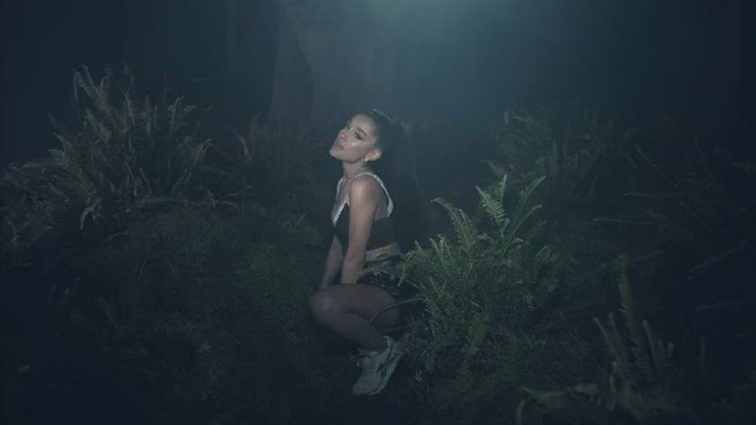 ariana grande celebrity dancing legs ponytail star tits tongue fetish gif