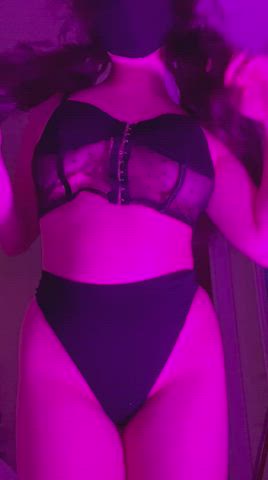 who wants to suck on my tits ?? (f18) (drop)