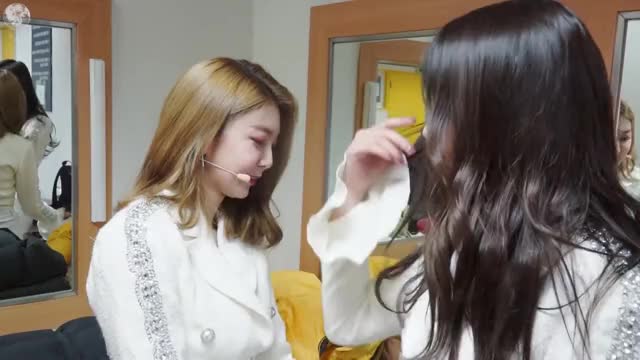 Dami and Siyeon