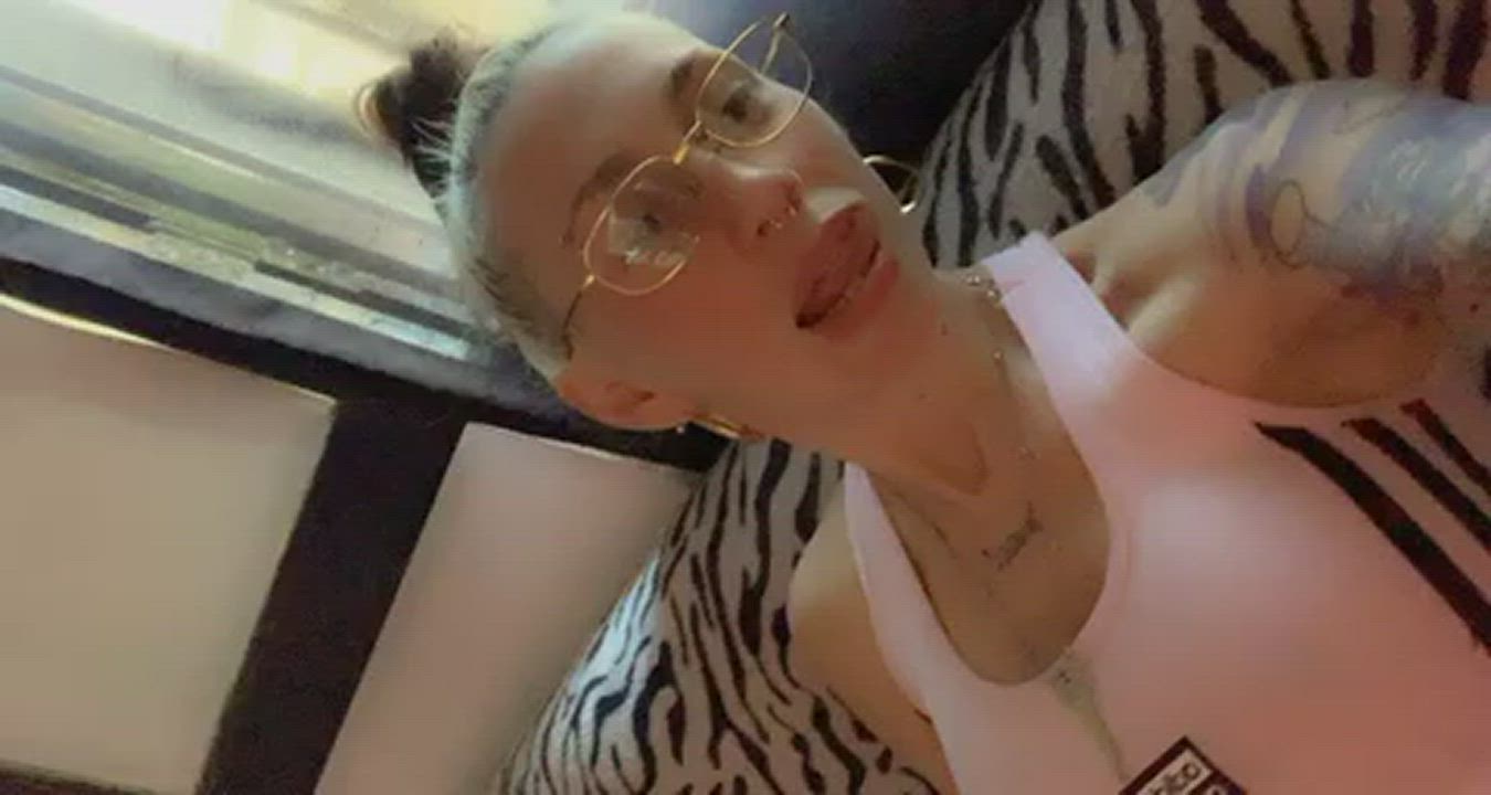 My Kong Cock laughs at your ridiculous shorty clit😂