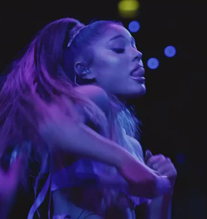 Bouncing tits and slutty face and tongue for us