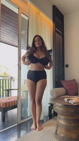 Sonali is getting bolder day by day.. She is blessing her followers