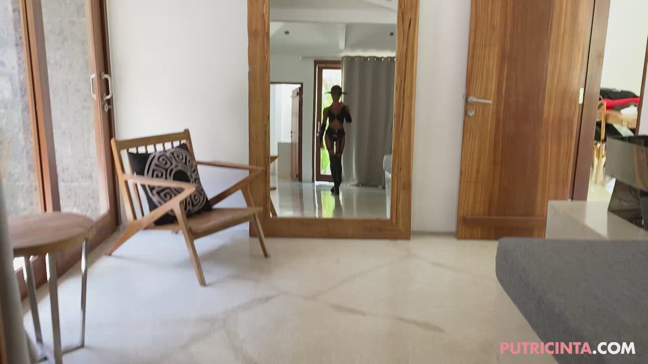 Asian Erotica Putri Cinta gif