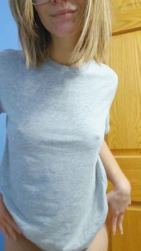 amateur boobs flashing nipples onlyfans perky petite small nipples small tits amateur-girls