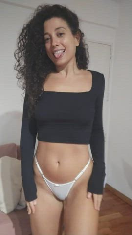 dancing with my long sleeves croptop ♥
