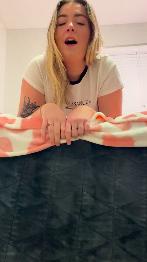 blonde dirty talk lips burping gif
