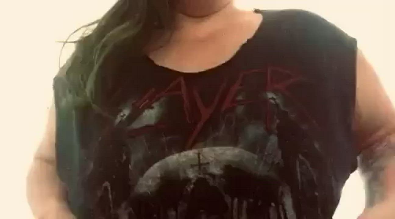 Dropping in to (F)riday night 🖤