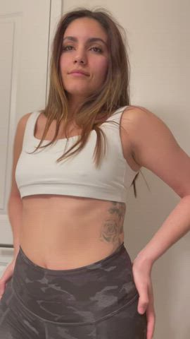 Going to the gym makes me so horny I have to flash my titties