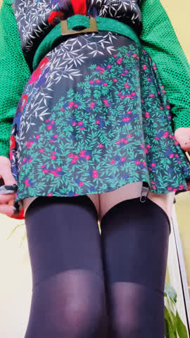 hairy pussy pale pussy redhead stockings upskirt gif