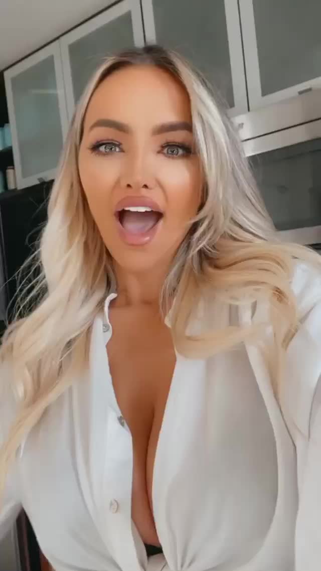 Lindsey Pelas Cleavage