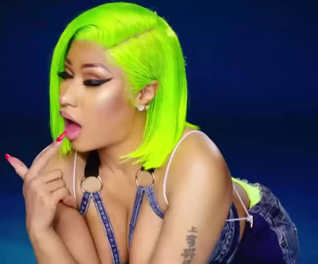 Nicki Minaj gif