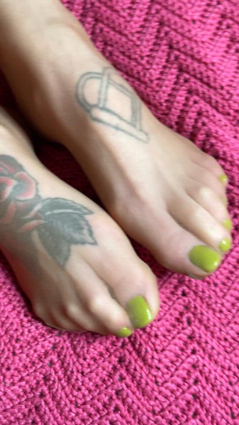 cum on feet cumshot milf mature nylons pantyhose gif
