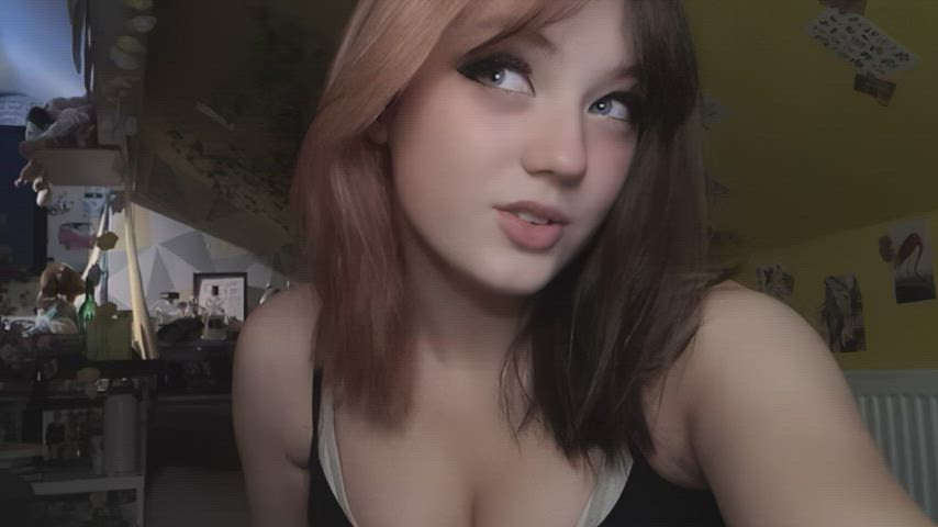 18 years old alt blue eyes muscular girl teen tiktok gif