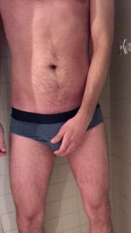 Struggling to piss myself because it makes me hard