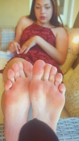 Cumming on kelly feet (like then dm ur req)