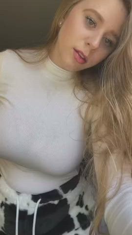 big tits boobs bouncing bouncing tits homemade hotwife huge tits milf solo gif