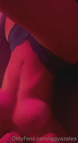 big tits cleavage fake tits hand bra iggy azalea nipples onlyfans thick topless gif