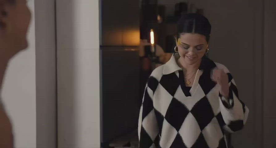Selena Gomez and Cara Delevingne make out