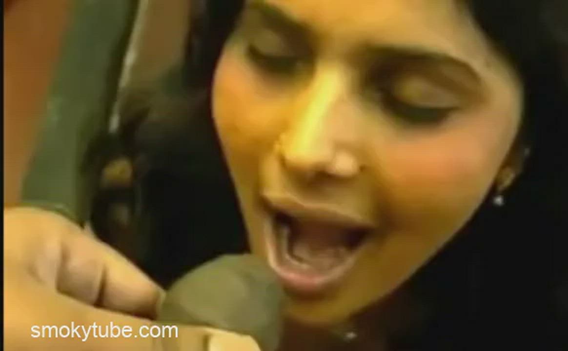 Indian Desi girl Getting Pee after Blowjob full video link in comments