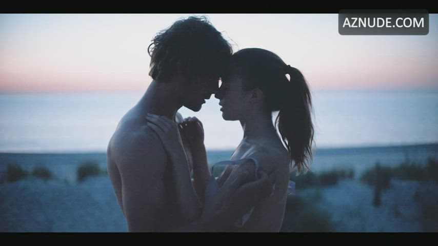 Sonia Mietielica Sex on Beach Great Natural Tits - Into the Wind (2022)