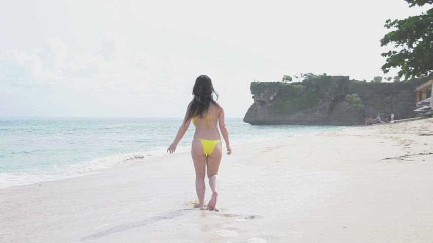 asian beach big tits bikini bouncing tits gravure japanese gif