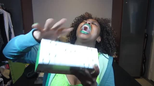 Change Your Eye Color With Honey Challenge - GloZell