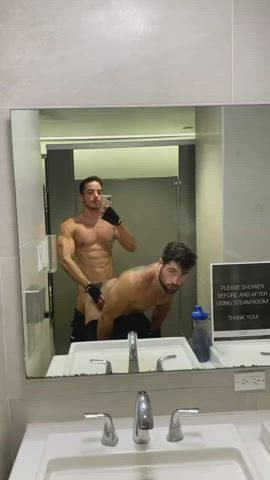 gay gym public r/caughtpublic gif