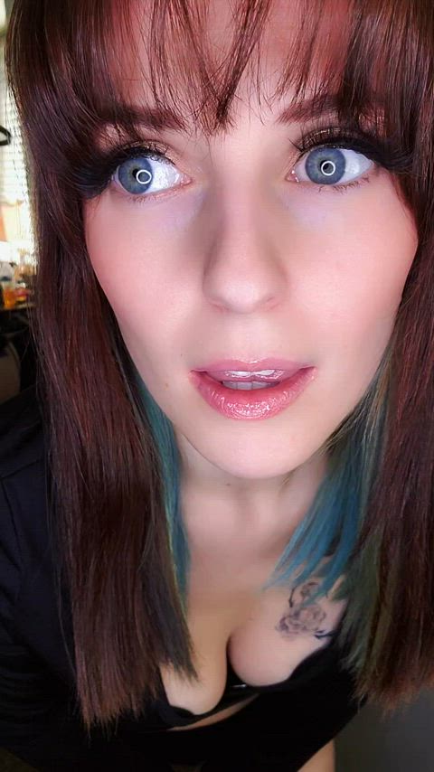 Hey honey! I am online right now for you! I can't wait to hear from you, Cam with