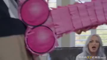 Kenzie Reeves, Steve Holmes - Peen-ata Pounding - Brazzers Exxtra (Brazzers)