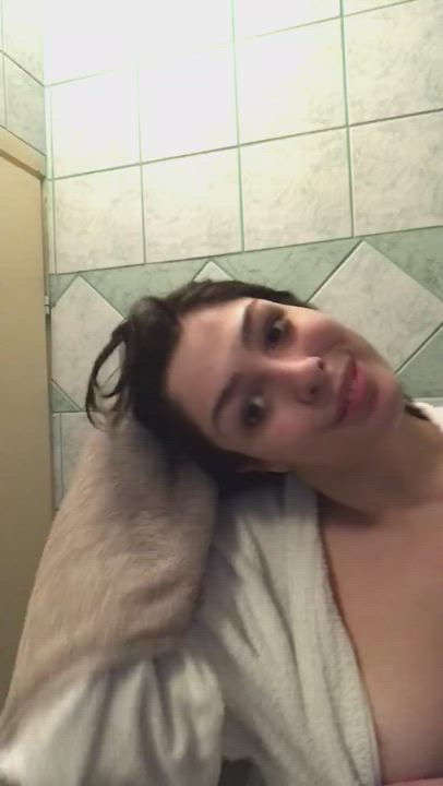 (18) come take a shower for christmas with me ???