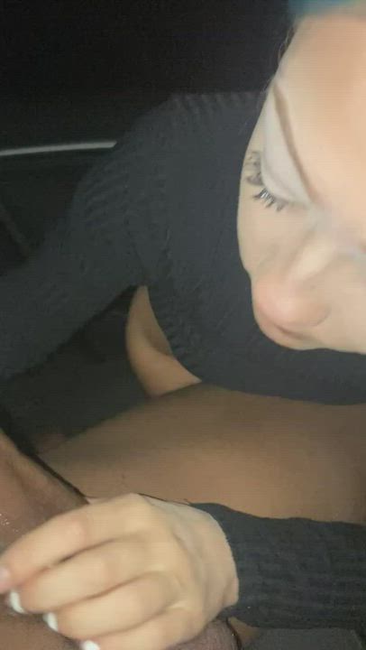 Sucking a strangers BBC in his back seats😈👅