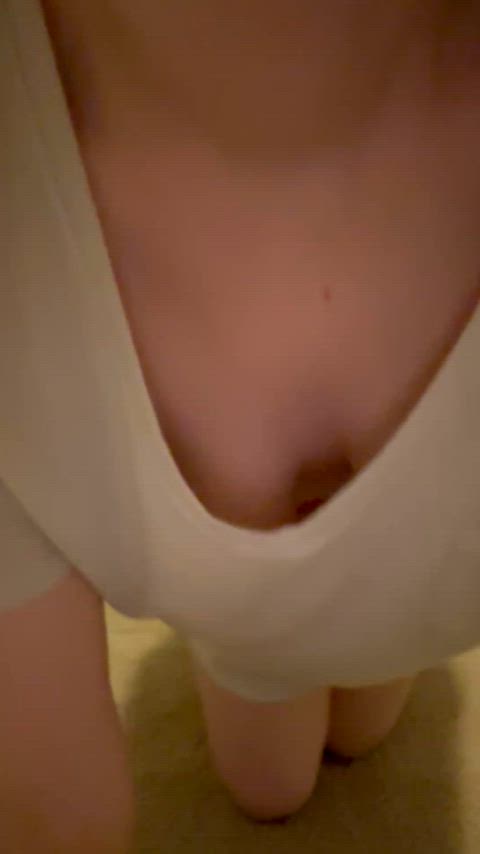 big tits boobs bouncing tits milf natural tits saggy tits tits bouncing-boobs downblouse