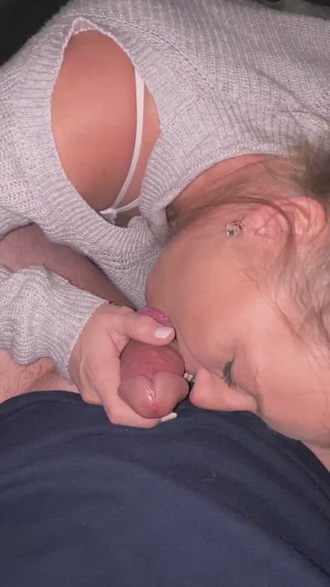 MILF slut sucks married white cock in car backseat (Part 1/2)