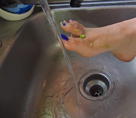 amateur cleaning foot foot fetish foot worship toes gif