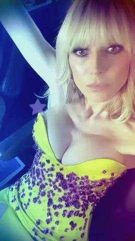 big tits blonde celebrity cleavage heidi klum model natural tits gif